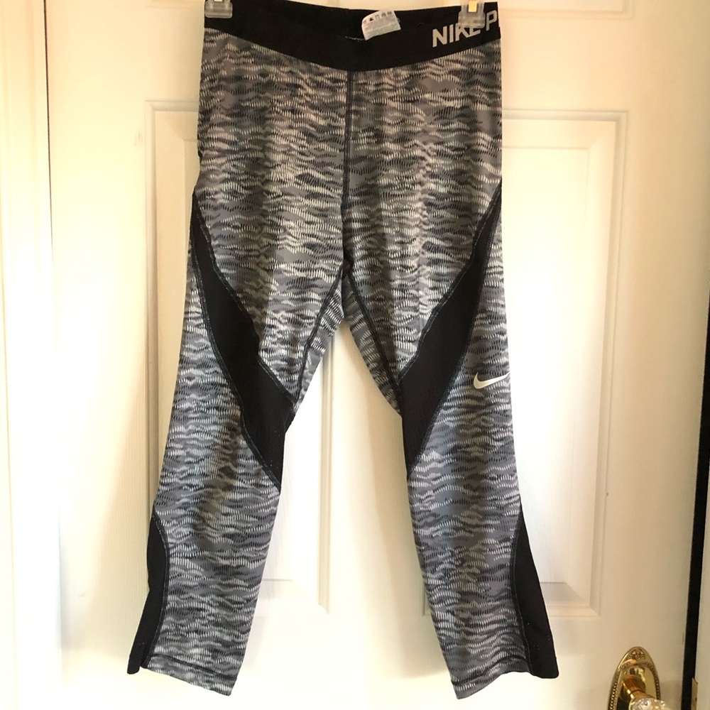 Authentic NIKE PRO capris